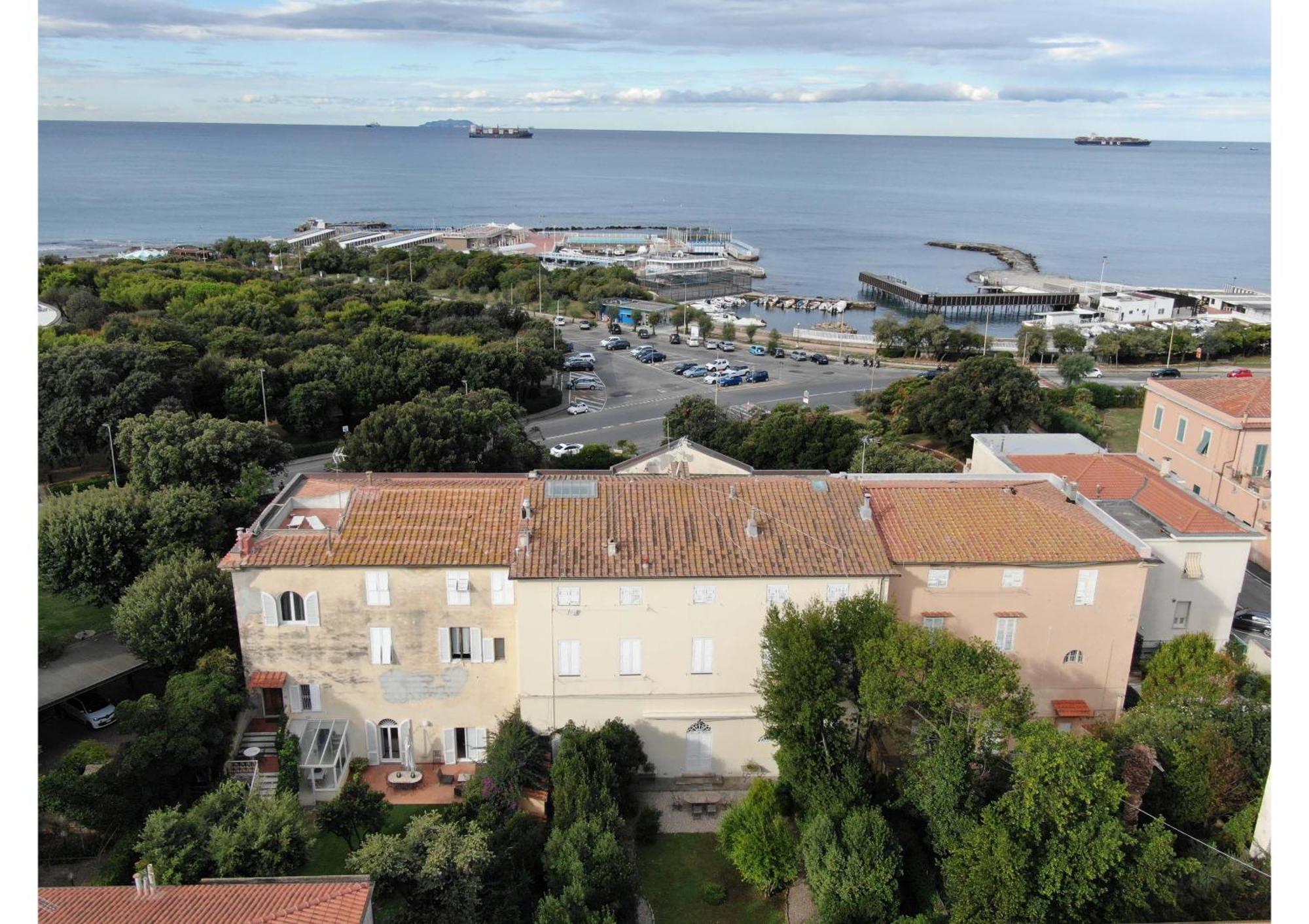 Villa Anselmi - Arteindiretta ลีวอร์โน ภายนอก รูปภาพ